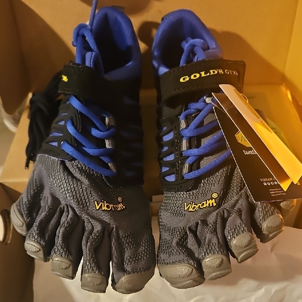 Vibram  FiveFingers Black and Blue Water Shoes Prototype For Gold's Gym. - Picture 2 of 10